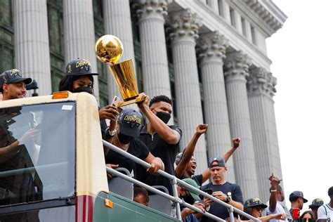 Milwaukee Bucks Fans Celebrate Nba Championship With Parade The