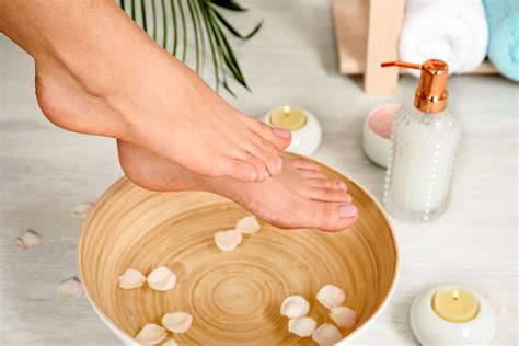 Soulagez votre ongle incarné avec un bain de pied au bicarbonate