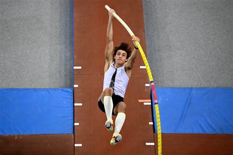 Athl Tisme Saut La Perche Armand Duplantis Bat Son Propre Record