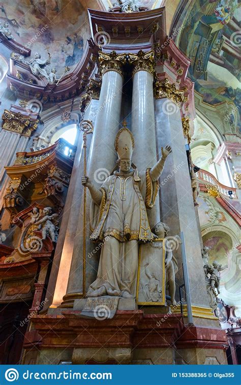 Interior De La Iglesia De San Nicol S En El Cuadrado De Malostranskaya