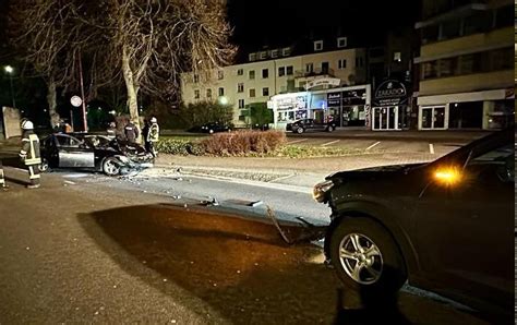 Schwerer Frontalcrash in Neunkircher City Insassen flüchten