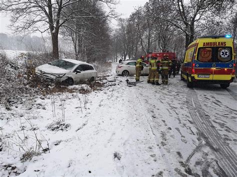 Na trasie Nowa Karczma Lubieszyn zderzyły się trzy auta Uwaga Na