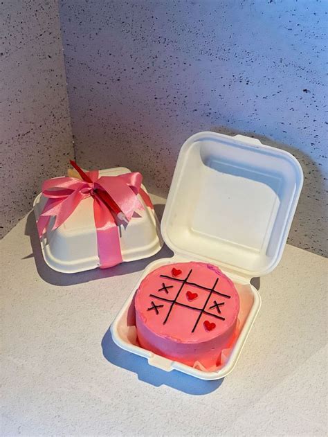 Розовый тортик em 2024