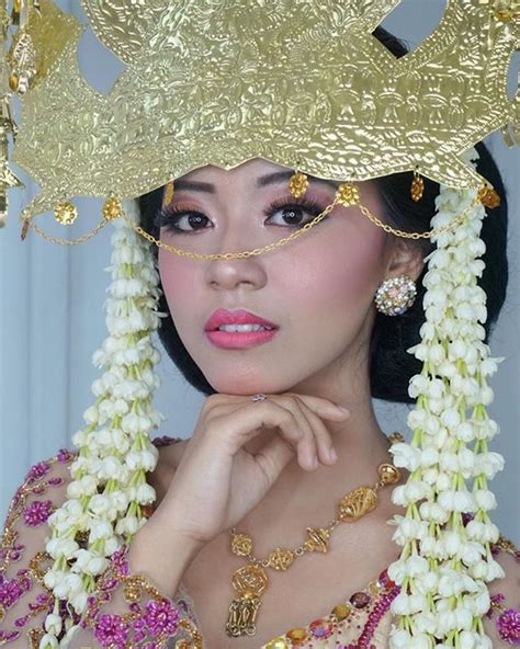 Batak Wedding Makeup by MRS Makeup & Bridal | Bridestory.com