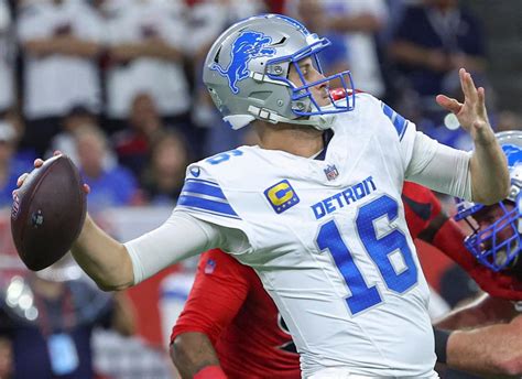 Jared Goff stats: Lions QB throws career-high 5 INTs in SNF win over Texans - Yahoo Sports