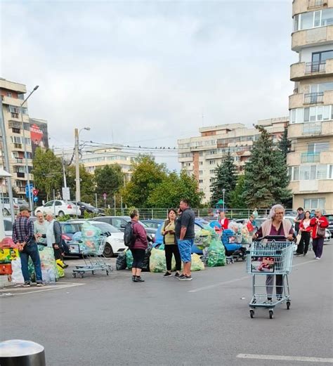 Ziua de Cluj Coadă la reciclare la un supermaket în Cluj Napoca