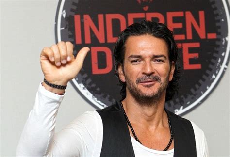 Ricardo Arjona Sorprende Con Sus Pasos De Break Dance En La Antigua