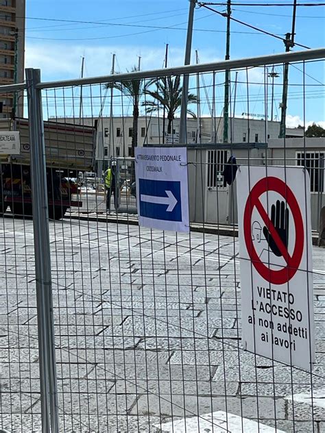 Cantieri E Processioni In Centro Cagliari Bloccata Con Traffico E