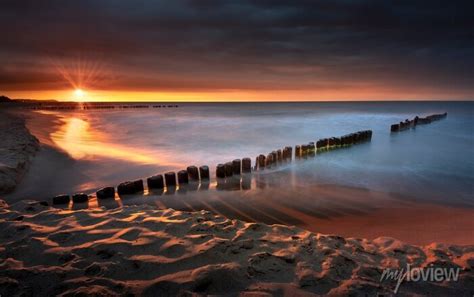 Morze bałtyckie plaża w miejscowości chałupy półwysep helski wall