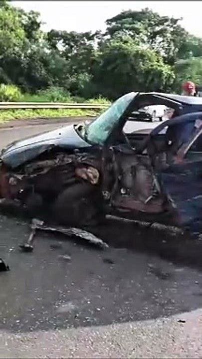 Traficante Bate Carro Em Caminh O E Abandona Quilos De Maconha Na