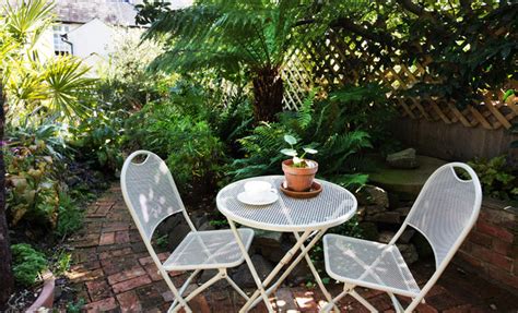 Create A Secluded Garden With Ideas From These 13 Gems