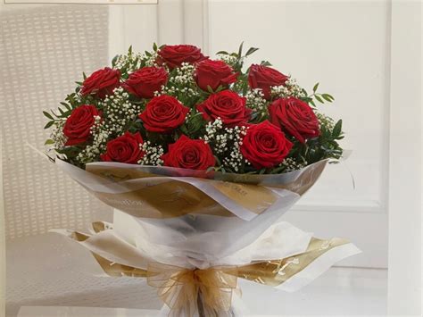 12 Beautiful Large Headed Long Stem Red Roses With Gypsophila Buy