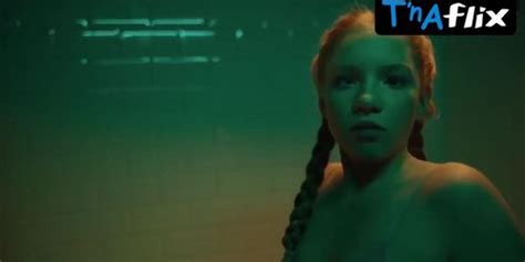 Polina Gukhman Bikini Scene In Sama Dura Tnaflix