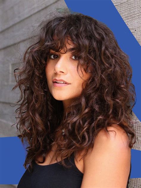 Curly hair with bangs styles are taking over social media 24