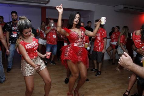 Ego Aline Riscado Dan A At O Ch O Em Camarote E Quase Mostra Demais