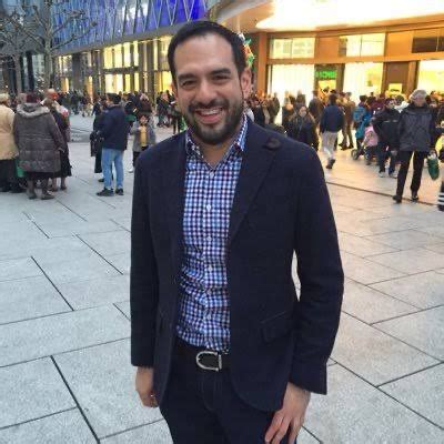 Familiares y ONG s protestan en la SRE por aprehensión de Manuel Guerrero en Qatar por ser gay