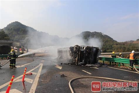 浓烟滚滚！百色往乐业方向一辆运烟花货车侧翻起火，爆炸声噼里啪啦南国早报网 广西主流都市新闻门户