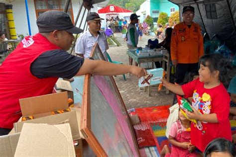 Pertamina Salurkan Bahan Pokok Bantu Korban Bencana Humbahas Antara