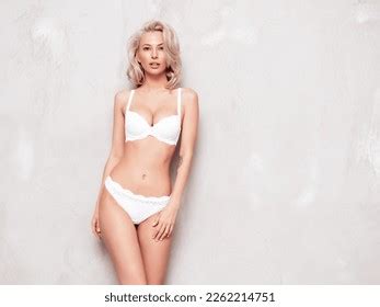 Woman in bikini with big breasts résultats mille dimages libres de droits de photos de
