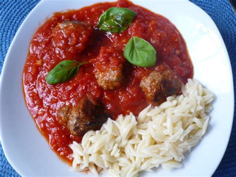 Parmesan Hackbällchen mit Tomatensoße Rezept kochbar de