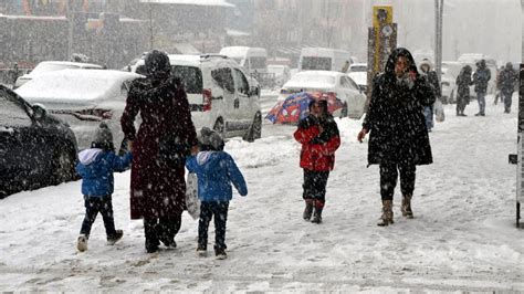 Meteoroloji Den Stanbul Dahil Bir Ok Kente Uyar Kuvvetli Kar