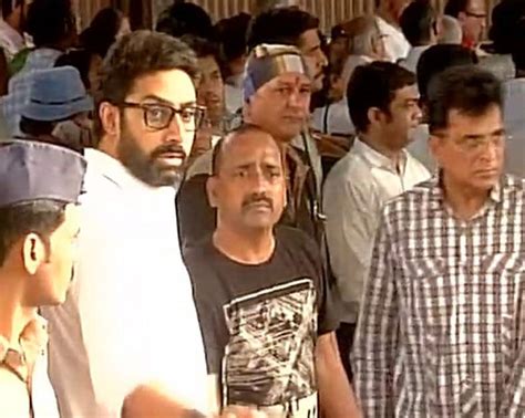 Bollywood celebs attend Vinod Khanna's funeral | News | Zee News