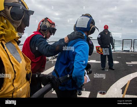 N Xk Pacific Ocean Oct U S Sailors Advance