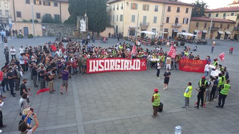 La Manifestazione Dei Si Cobas In Un Centro Blindato Ma L Affluenza