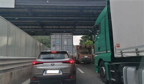 Caos Autostrade Code Per Cantieri A Genova Primocanale It Le