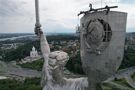 Ukraine Removes Soviet Era Symbol From Motherland Monument In Kiev