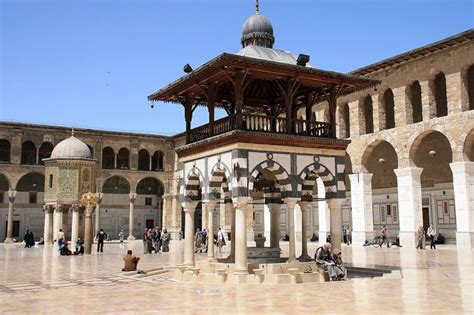 Patio Y Sabil En La Gran Mezquita De Los Omeyas Damasco Siria