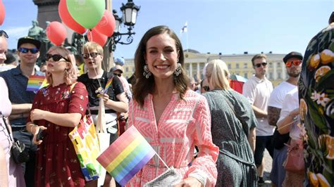 Finnlands Regierungschefin Sanna Marin Zeigt Sich Auf Rock Festival So