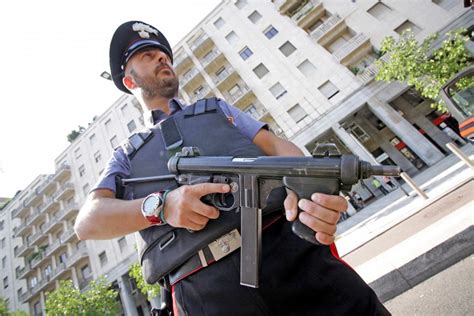 M12 VERSO LA PENSIONE LA STORICA MITRAGLIETTA DELLE FORZE DI POLIZIA