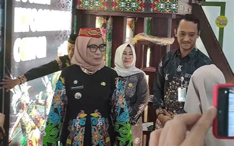 Pj Wali Kota Palangka Raya Resmikan Gerai Huma Betang Di Bandara Tjilik