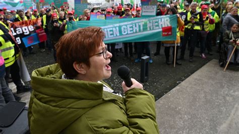 Verdi Gewerkschaft K Ndigt Bundesweite Streikwelle Im Pnv An Manager