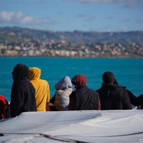 Sbarchi Senza Sosta A Lampedusa Altri Migranti Approdano Sull Isola