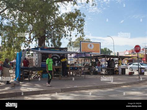 Marché De Rue Dafrique Vente De Fruits Et Légumes Sur Le Bord De La