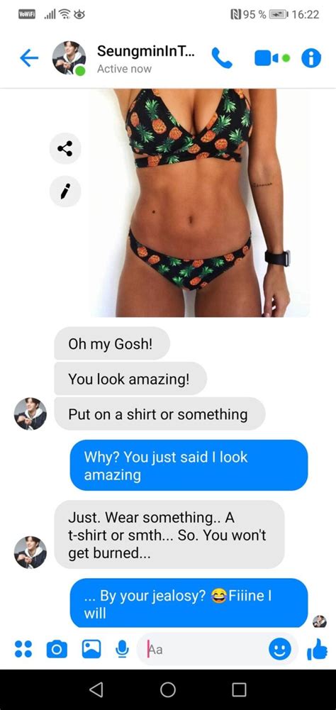 Hot Sexy HyunJin Bikini Pics