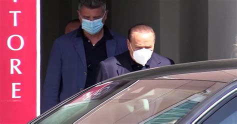 Silvio Berlusconi Dimesso Dal San Raffaele Il Ricovero Per Controlli