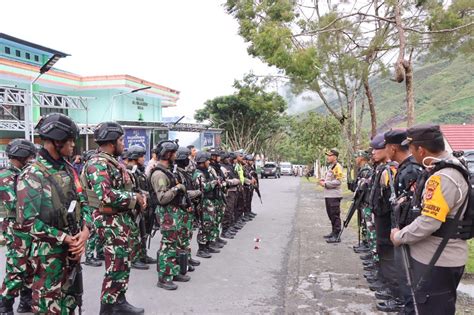 Puluhan Aparat Gabungan TNI Polri Di Kabupaten Puncak Jaya Amankan