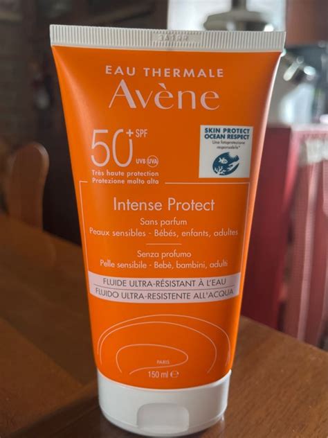 Avène Intense Protect Fluide Ultra Résistant à l Eau Peaux Sensibles