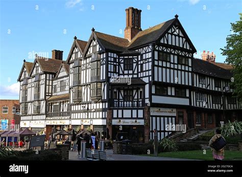 Flying Standard Wetherspoon Pub Hi Res Stock Photography And Images Alamy