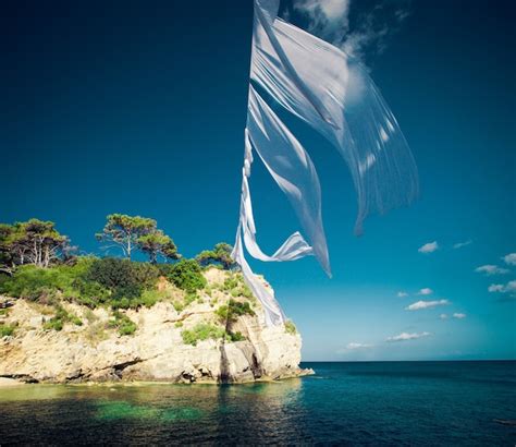 Concepto de viaje isla paradisíaca mar cielo verano agios sostis