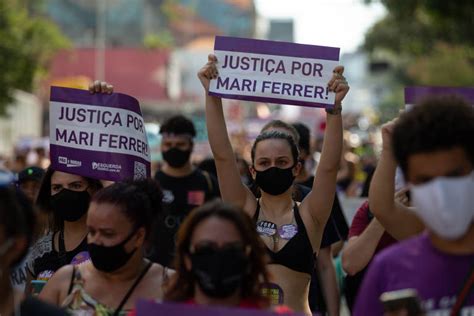 Bolsonaro aprova lei Mari Ferrer que proíbe constranger vítima de