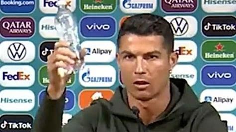 Ronaldo Salutista Boccia Lo Sponsor Bevete Acqua