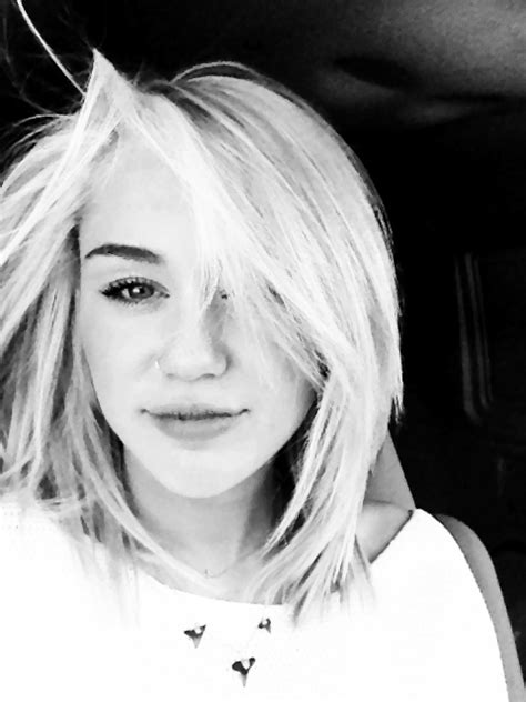 Photography Miley Cyrus Platinum Blonde Hair Balayage Looks