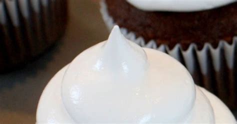 FLUFFY WHITE FROSTING ( A SEVEN MINUTE FROSTING RECIPE)