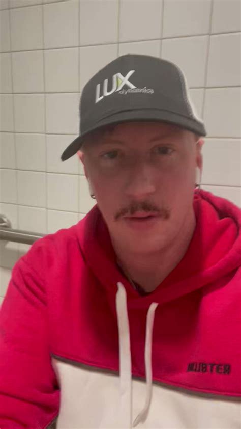 Gay Porn Addict On Twitter RT Makemebust1993 When Youre Stuck At The Airport Cumshot