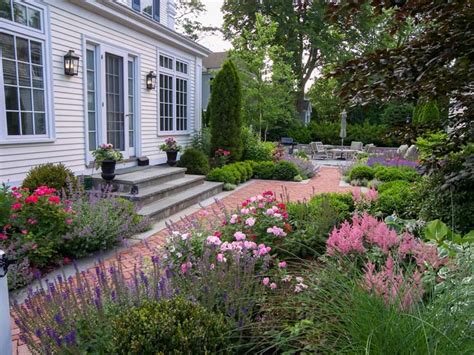 10 Best Arborvitae Landscaping Ideas For An Evergreen Backyard