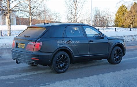 Bentley Bentayga Spied Once Again Its Got A Tow Hitch Autoevolution